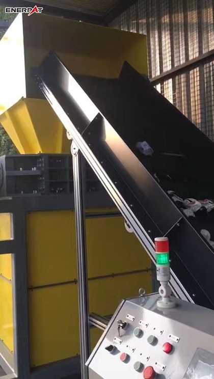 蘇州羅技電子垃圾破碎機(jī)現(xiàn)場(chǎng)圖1