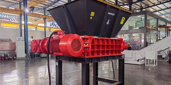 布料破碎機(jī)老是卡機(jī)為什么？該怎么避免？