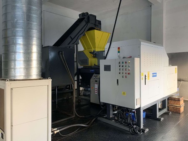 惠州某金屬制品廠定制金屬屑壓餅機案例