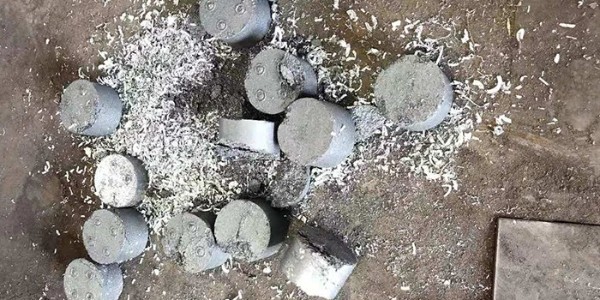 鐵屑?jí)猴灆C(jī)壓不成形怎么回事？鐵屑?jí)猴灆C(jī)壓餅不成形原因分析