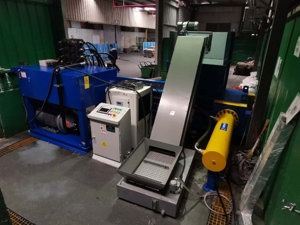 青島某活塞公司定制鋼屑壓餅機案例