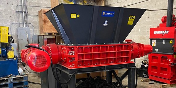 廢棄衣物怎么回收處理？布料邊角料破碎機(jī)來助力！