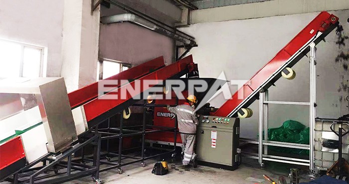 工業(yè)廢品撕碎機(jī)