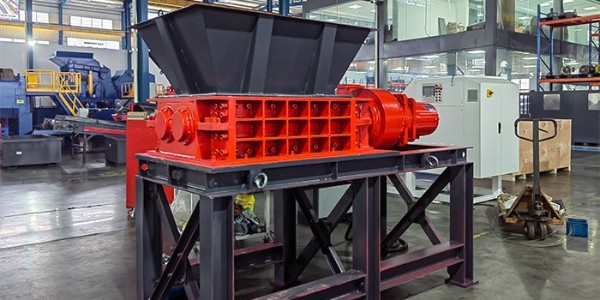 廢棄工業(yè)垃圾處理難？來(lái)看看一般工業(yè)垃圾撕碎機(jī)