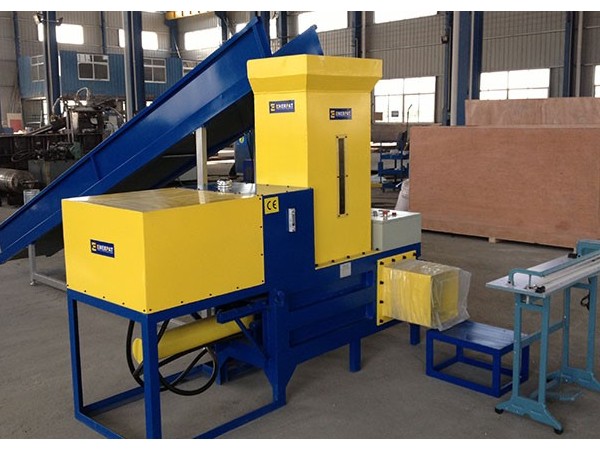 南通某智能裝備公司定制木屑套袋打包機案例