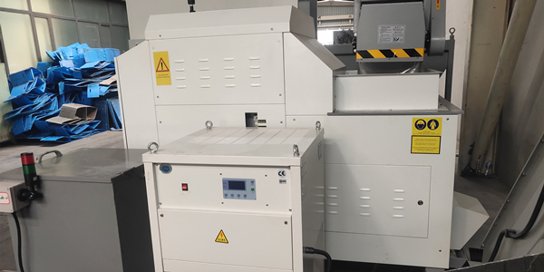 解析車(chē)床鐵屑?jí)簤K機(jī)——實(shí)現(xiàn)廢鐵屑回收再利用的工業(yè)裝備