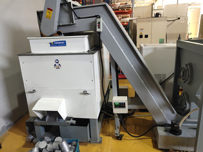 福州某鋁業公司定制鋁屑壓餅機案例 福州某鋁業公司定制鋁屑壓餅機案例