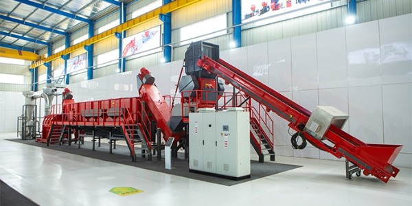 <i style='color:red'>化工桶如何清洗</i>？化工桶破碎清洗線來助力