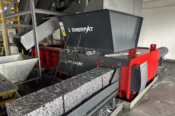 廣東某汽車部件公司定制鋁制邊角料壓塊機案例